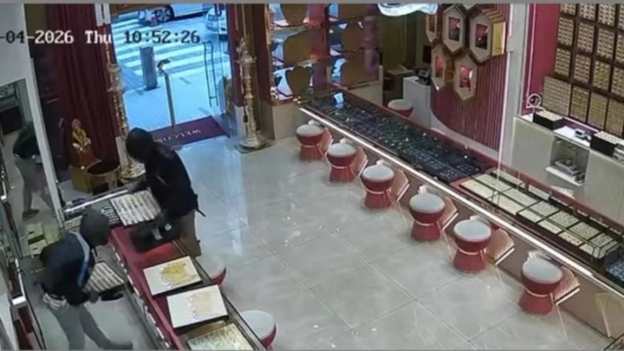 Rapina a mano armata in gioielleria: bottino milionario e fuga in pochi minuti