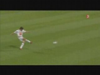 Juninho the best free kick taker 37 metres free kick !