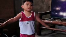 Nagdance si Grey o nagtuyok-tuyok samtang nag sing si iyang nanay Janet.