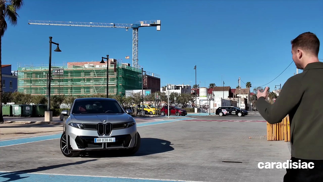 On a voyagé en BMW iX3 sans tenir le volant et ça fait vraiment bizarre