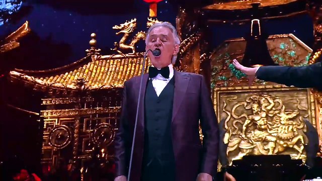 Andrea Bocelli incanta Città del Messico: in 300.000 allo Zocalo per i 30 anni di ‘Romanza’
