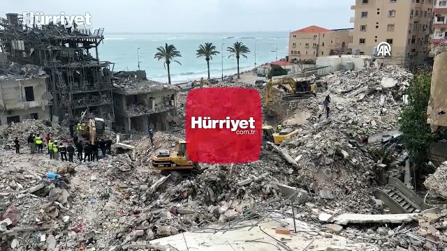 İsrail'in saldırılarının ardından enkaz altında kalan Lübnanlılara yönelik arama kurtarma çalışmaları sürüyor