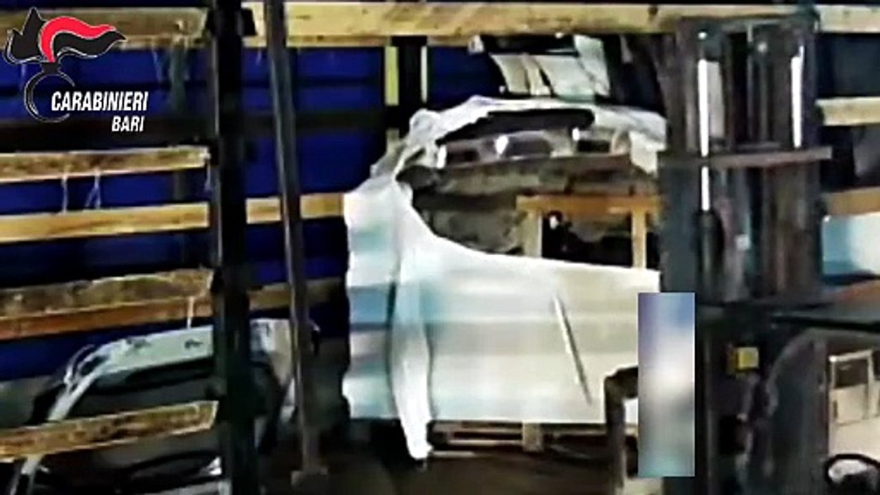 Puglia: banda dedicata al riciclaggio di parti di auto rubate. Arresti a Modugno (Bari)
