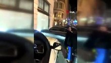 Bir kadın sürücü tartıştığı sosyal medya fenomeni kadını ezmek için yayaların arasına daldı