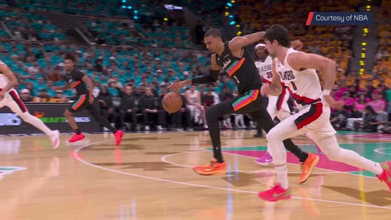 Wembanyama pulls off a ridiculous play in transition