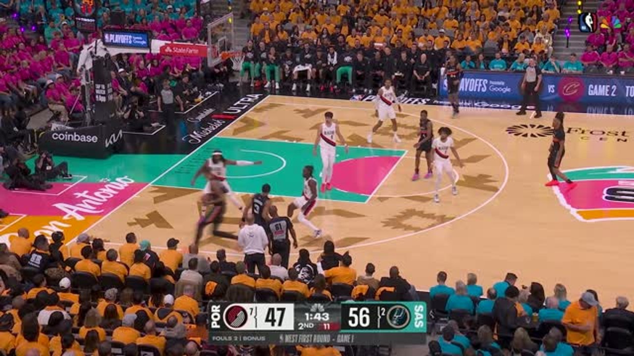 Wembanyama makes insane corner three