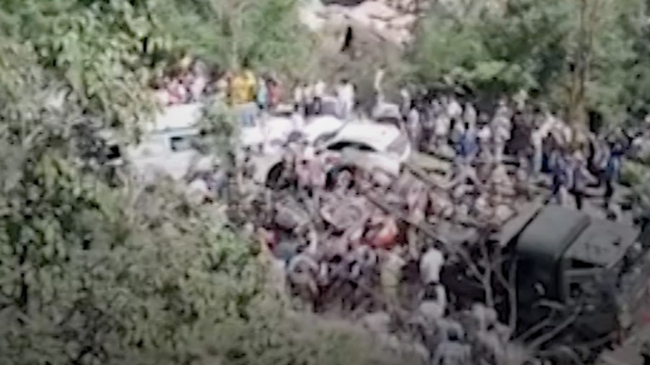 जम्मू हादसा: पहाड़ से गिरी यात्रियों से भरी बस, 16 की जान गई