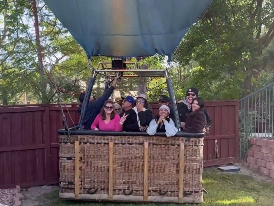 Notlandung im Garten: Heißluftballon sorgt für Aufsehen