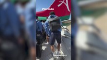La secuencia viral de Guedes subiéndose al avión tras la fiesta de la Real Sociedad