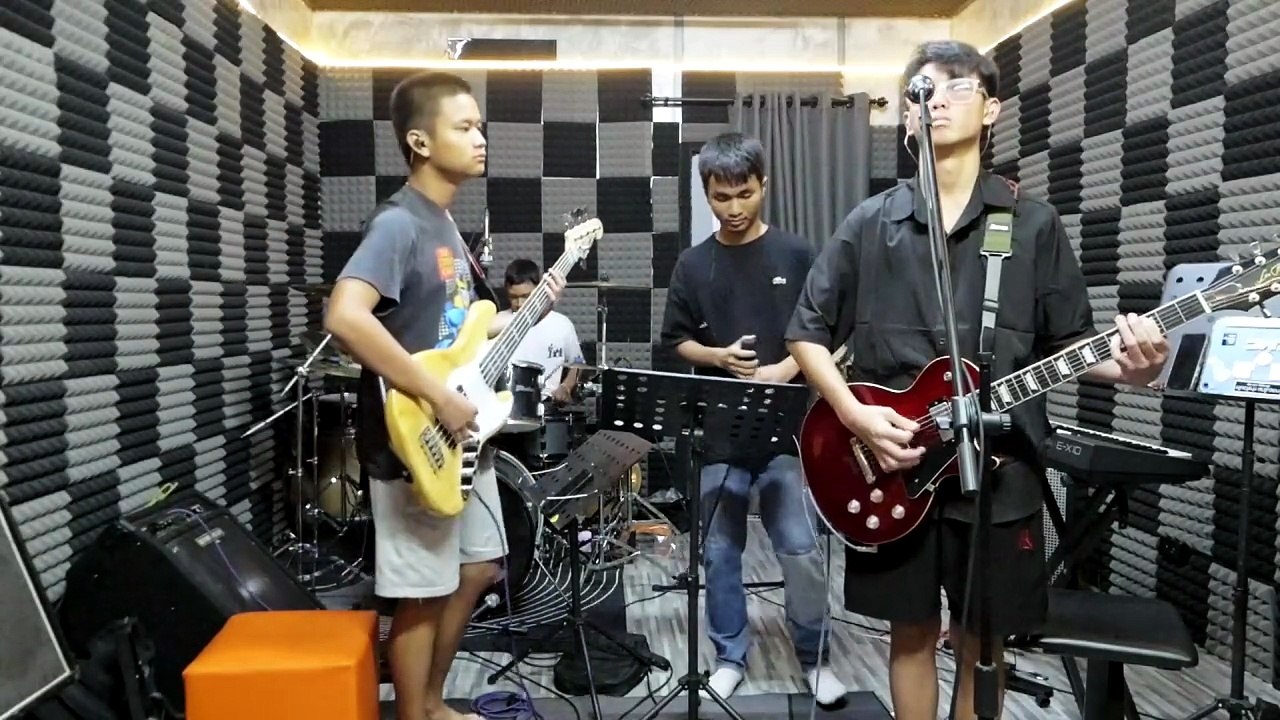RAW RED CHICKEN 🔥 ซ้อมเดือด! ก่อนบุกเวที Music Fest นิเทศ DPU 🎸