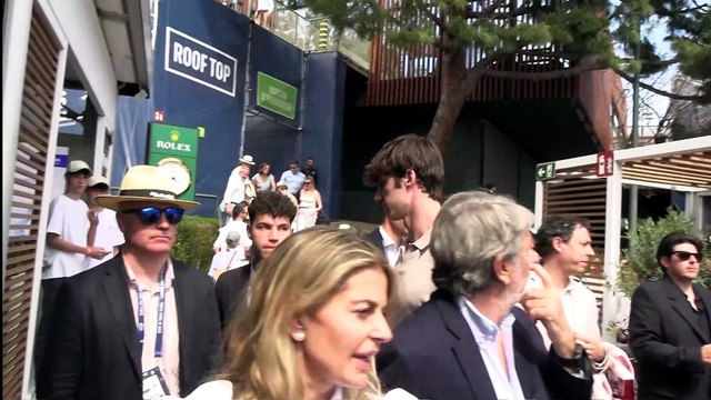 La infanta Cristina se apoya en su hijo Pablo tras el alarde de pasión de Iñaki Urdangarin