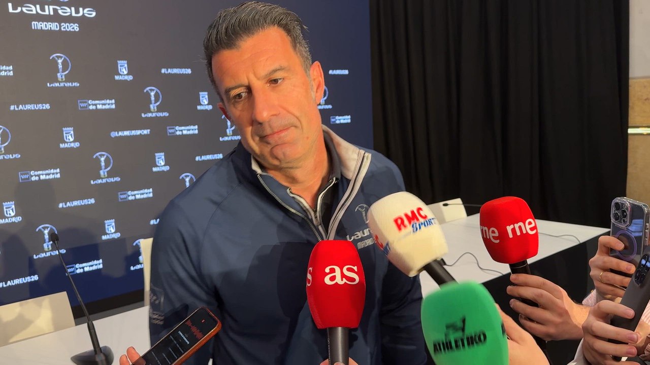 Luis Figo responde a la prensa antes de los Premios Laureus
