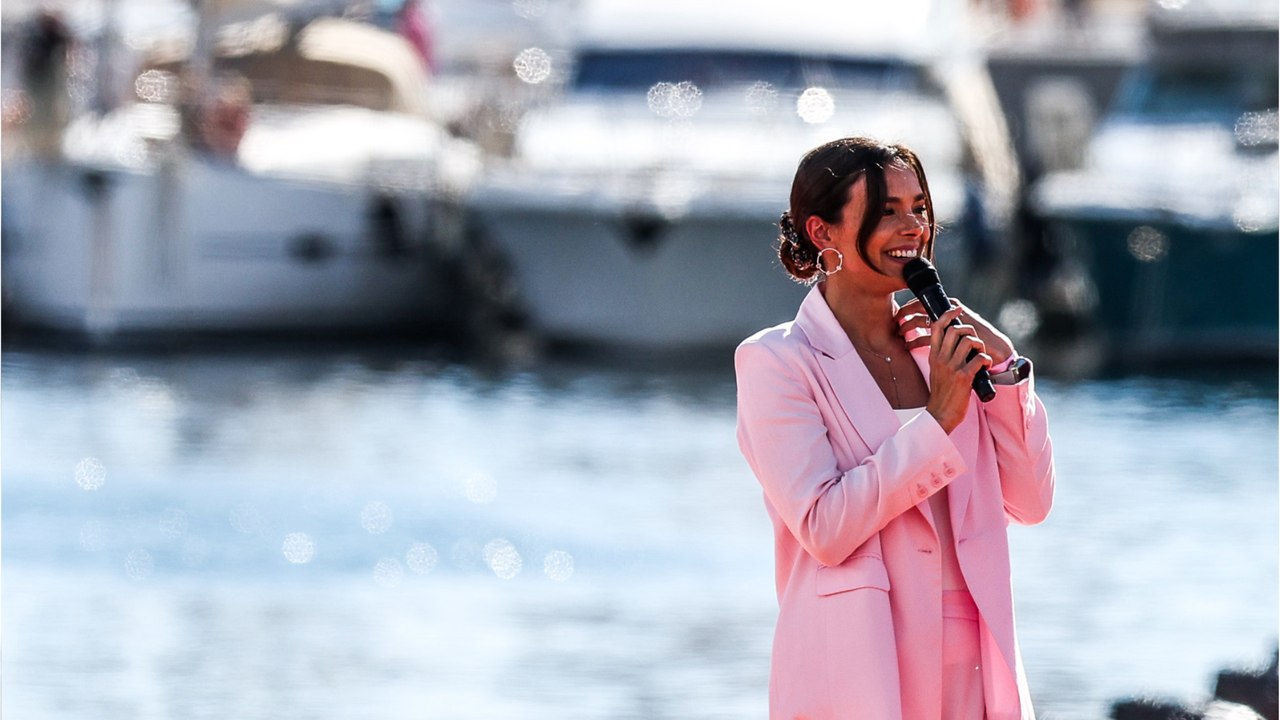 FEMME ACTUELLE - “Ça va me faire pleurer”: Marine Lorphelin fond en larmes en pleine interview