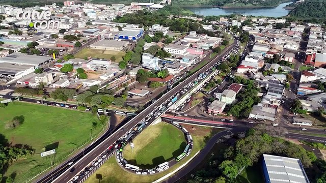 Grande movimentação forma filas na entrada da Ponte da Amizade
