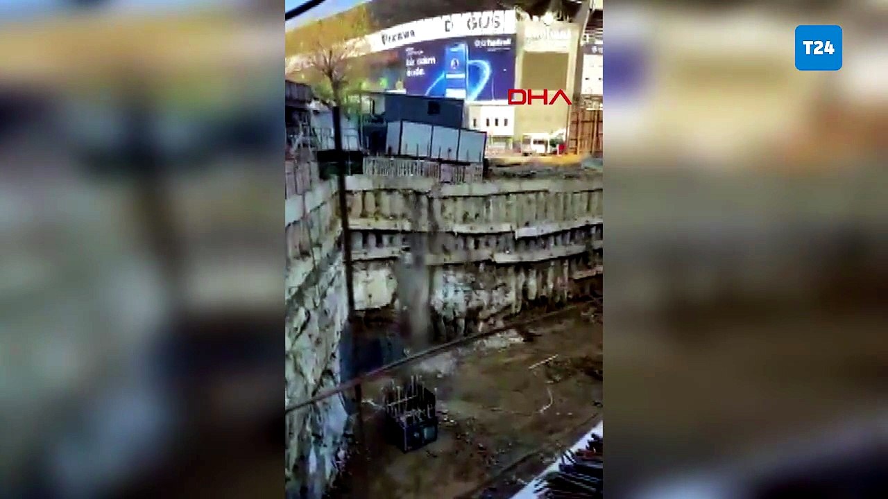 Fenerbahçe Stadyumu'nun yanındaki inşaat duvarının çökme anı kamerada
