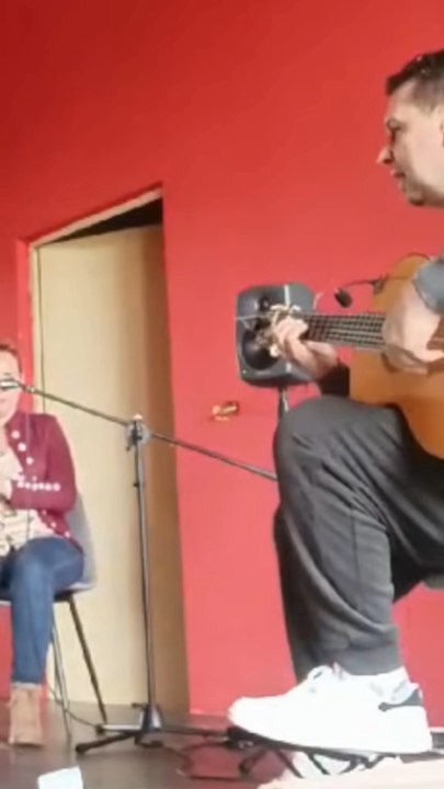 Fuego picado  rapido de mi tema dedicado al maestro Paco de Lucia zapateado “De Lucia”