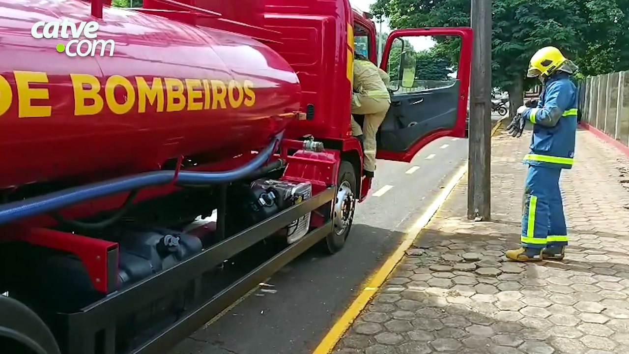 Princípio de incêndio em carro mobiliza Corpo de Bombeiros em Toledo