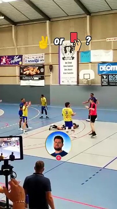 Moi je siffle passage en force. Et vous ? #handball