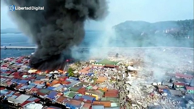 Un incendio arrasa 1.000 viviendas en una aldea de Malasia construida sobre el agua