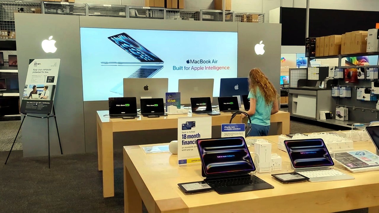 Apple nombra a John Ternus como consejero delegado y a Tim Cook como presidente