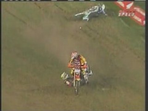 [MOTOCROSS] Crash Stuck Under Dirt Bike [Goodspeed]