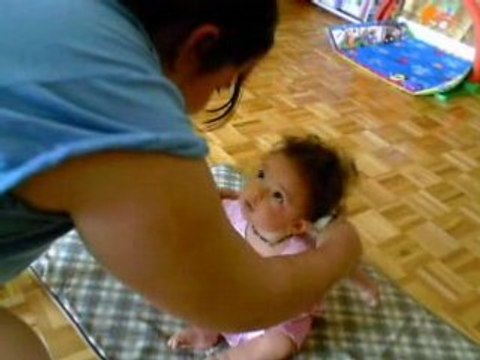 Alycia qui s'assis depuis le 6-06-08