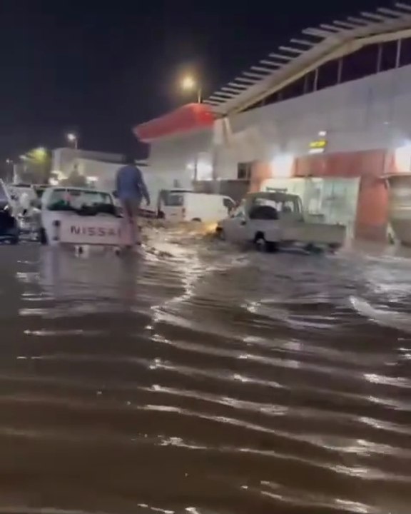 Massive Flooding Hits Unaizah After Extreme Rainfall | Al Qassim Saudi Arabia News (19 April 2026)