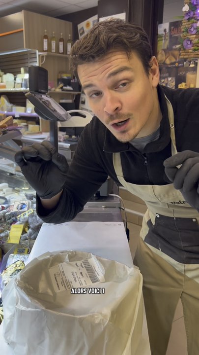 Le Hyrkus 🐐🧀💚c’est un fromage italien de chèvre à pâte persillée, très crémeux ✨