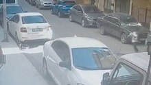 Pendik’te yola fırlayan çocuğa otomobilin çarptığı anlar kamerada