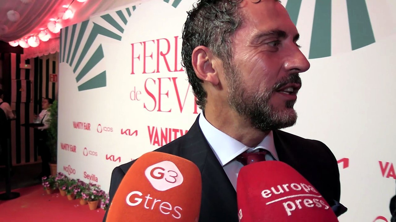 Paco León “En la Feria de abril, los famosos nos hartamos de fotos y lo que queremos es rebujito. Nos tomamos más fotos que rebujito”
