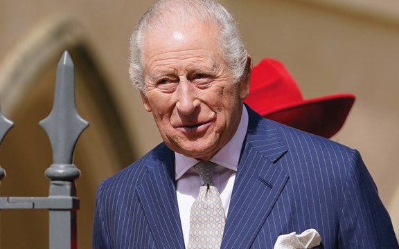 Re Carlo festeggia così il centenario della madre Elisabetta: «Non sarebbe felice nel mondo di oggi»