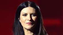 Laura Pausini detiene concierto por público que no conoce sus canciones