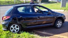 Condutor de carro atingido por caminhão no Trevo da Portal se evadiu e abandou Peugeot