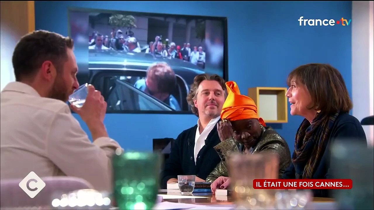 VOICI - "Alain Delon n'est pas malade" : Comment Johnny Hallyday a récupéré le rôle prévu pour Alain Delon dans Vengeance de Johnnie To ?