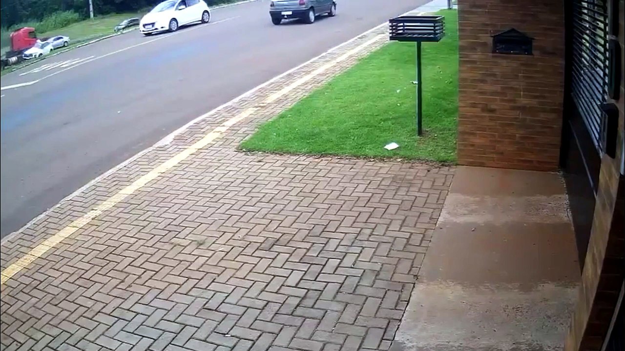 Novas imagens mostram Creta sendo arrastado pela BR-277 em acidente que matou criança