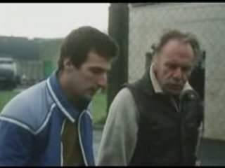 Regarde les hommes tomber