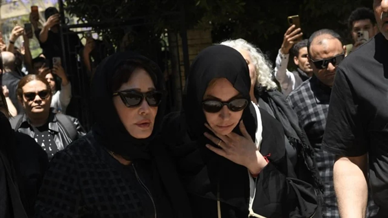 بالصور.. أبرز النجوم في جنازة والد منة شلبي