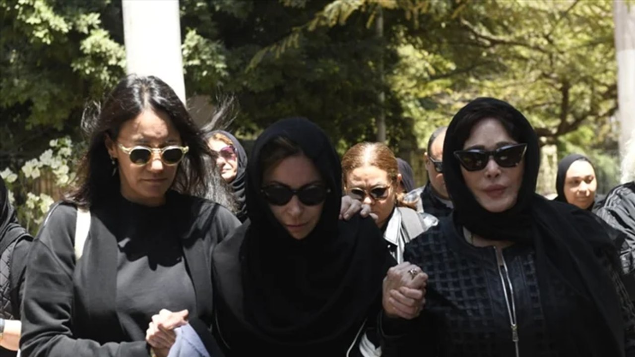 بطلب من الأسرة.. منع كاميرات التصوير في عزاء والد منة شلبي