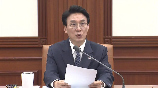 김 총리 석유 최고가격제 긍정적 효과...4차 시행 여부 곧 결정 / YTN