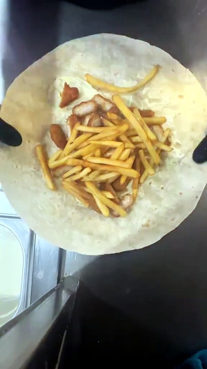 French Tacos Gratiné au Fromage Raclette et au Lardons. #BR3 #Tacos #Food #Foodlover #Frenchfood (2)