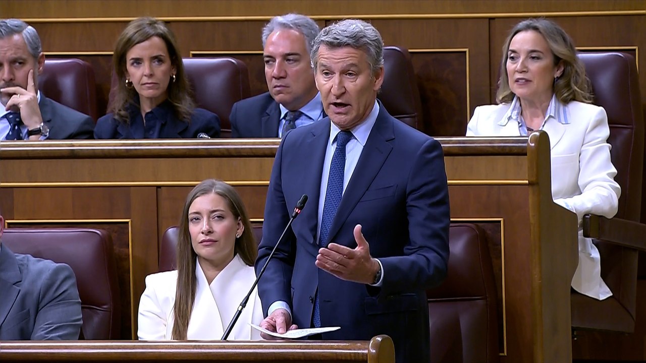 Sánchez acusa al PP de dar "una patada a la Constitución"