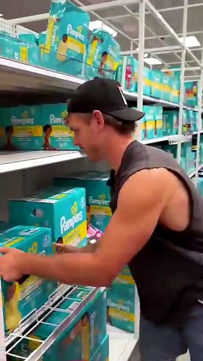 Struggling single mother gets unexpected blessing of a lifetime ❤️ WHAT A MAN 😭😭