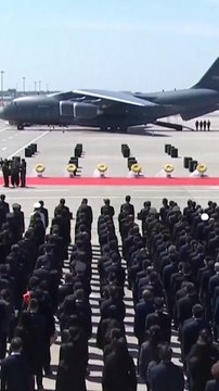 China recibe los restos de doce soldados caídos en la Guerra de Corea en una ceremonia oficial.