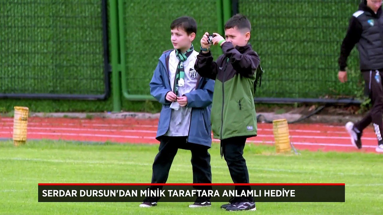 Serdar Dursun'dan minik taraftara anlamlı hediye