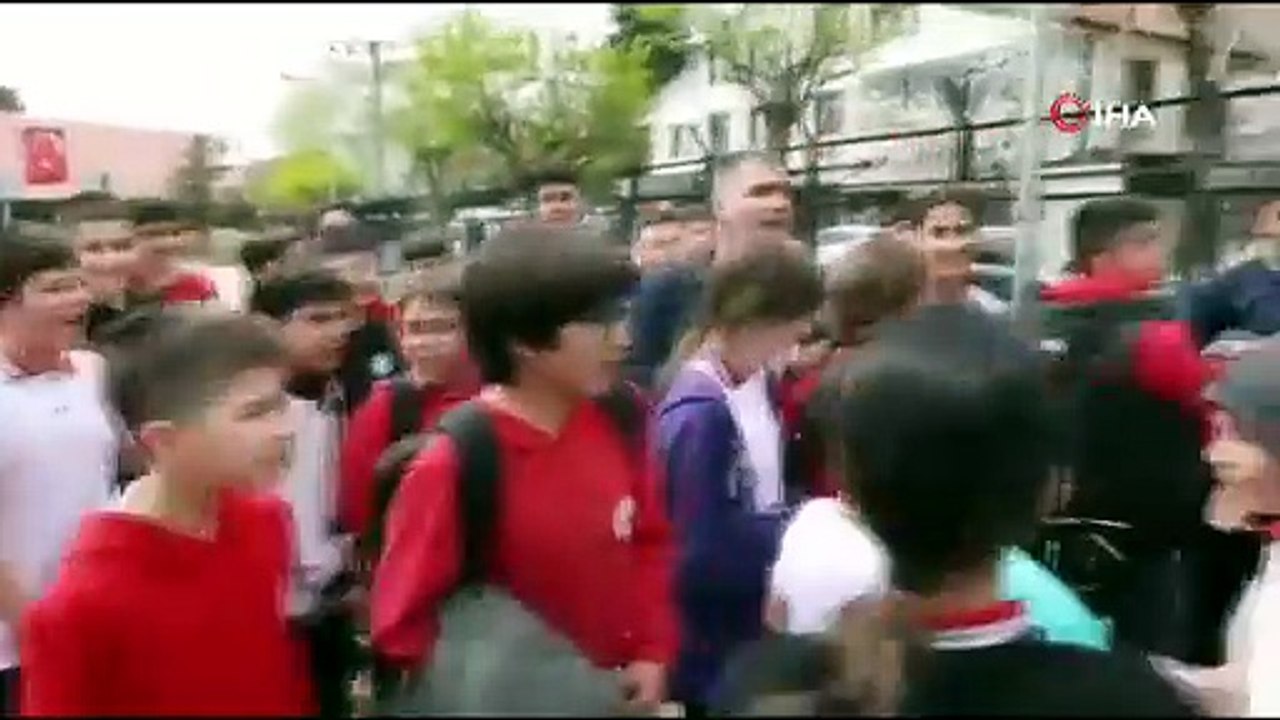 Serdar Dursun’dan minik taraftara jest | Ajansspor | IHA