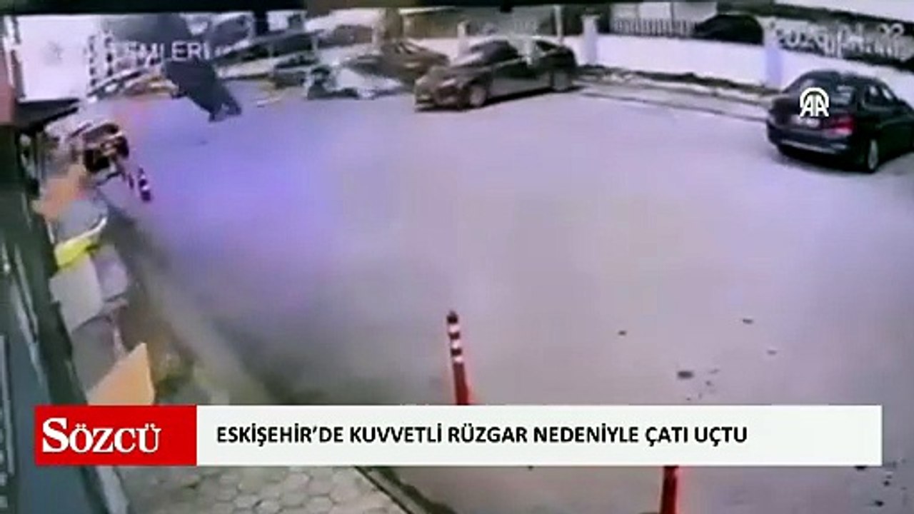 Eskişehir'de kuvvetli rüzgar nedeniyle çatı uçtu
