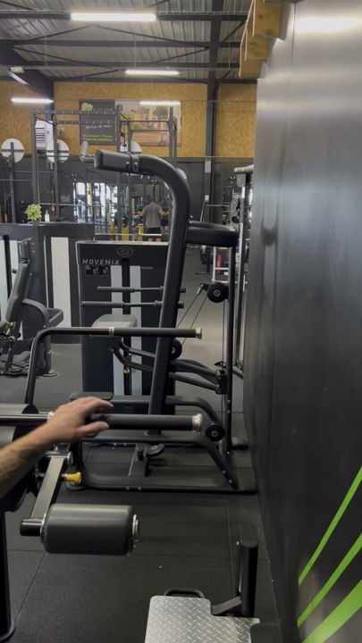 Machine à fesse + petit bobo 😂💪 Summer body les amis ! 😂😂