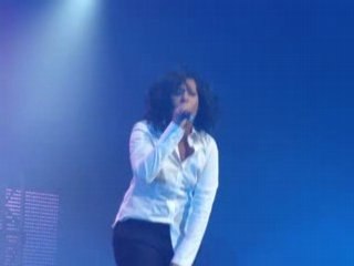 Amel Bent "Tu n'es plus la" Strasbourg W9 09/01/08