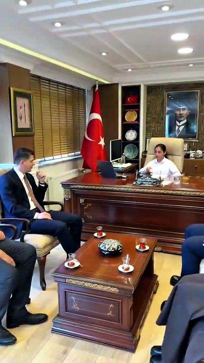Çınar Kaymakamı Zikrullah Erdoğan Koltuğunu Tuana Tek’e Devretti