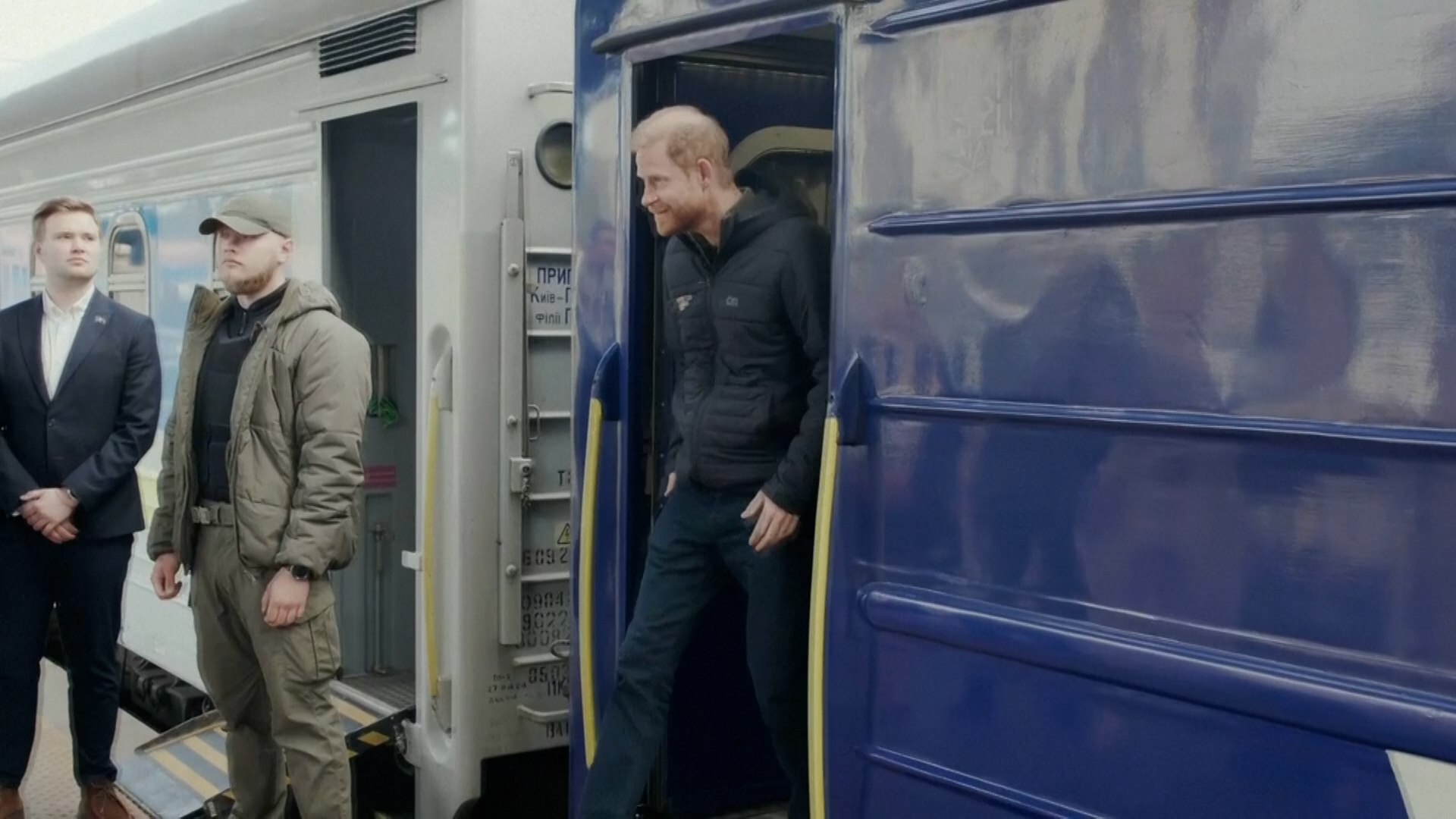 El príncipe Harry vuelve a viajar por sorpresa a Kiev para apoyar a Ucrania por "defender con valentía el flanco oriental de Europa"